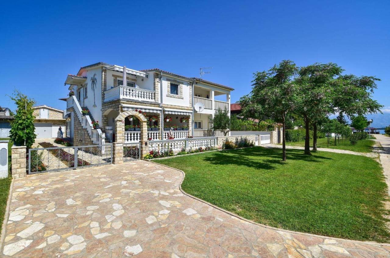 Apartments Rote Rosen Нин Экстерьер фото