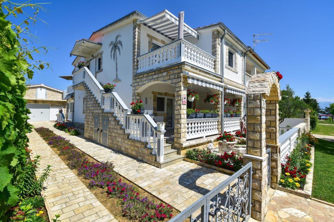 Apartments Rote Rosen Нин Экстерьер фото